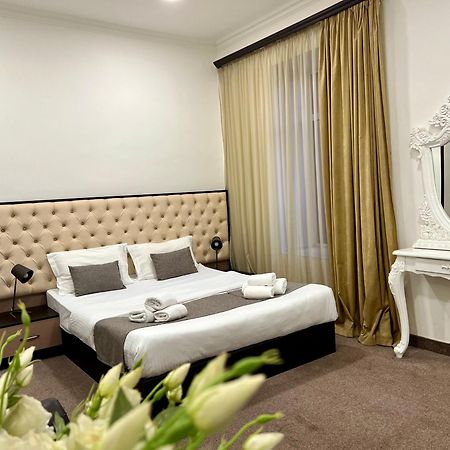 Yvn Tumanyan Apart-Hotel Yerevan Bagian luar foto