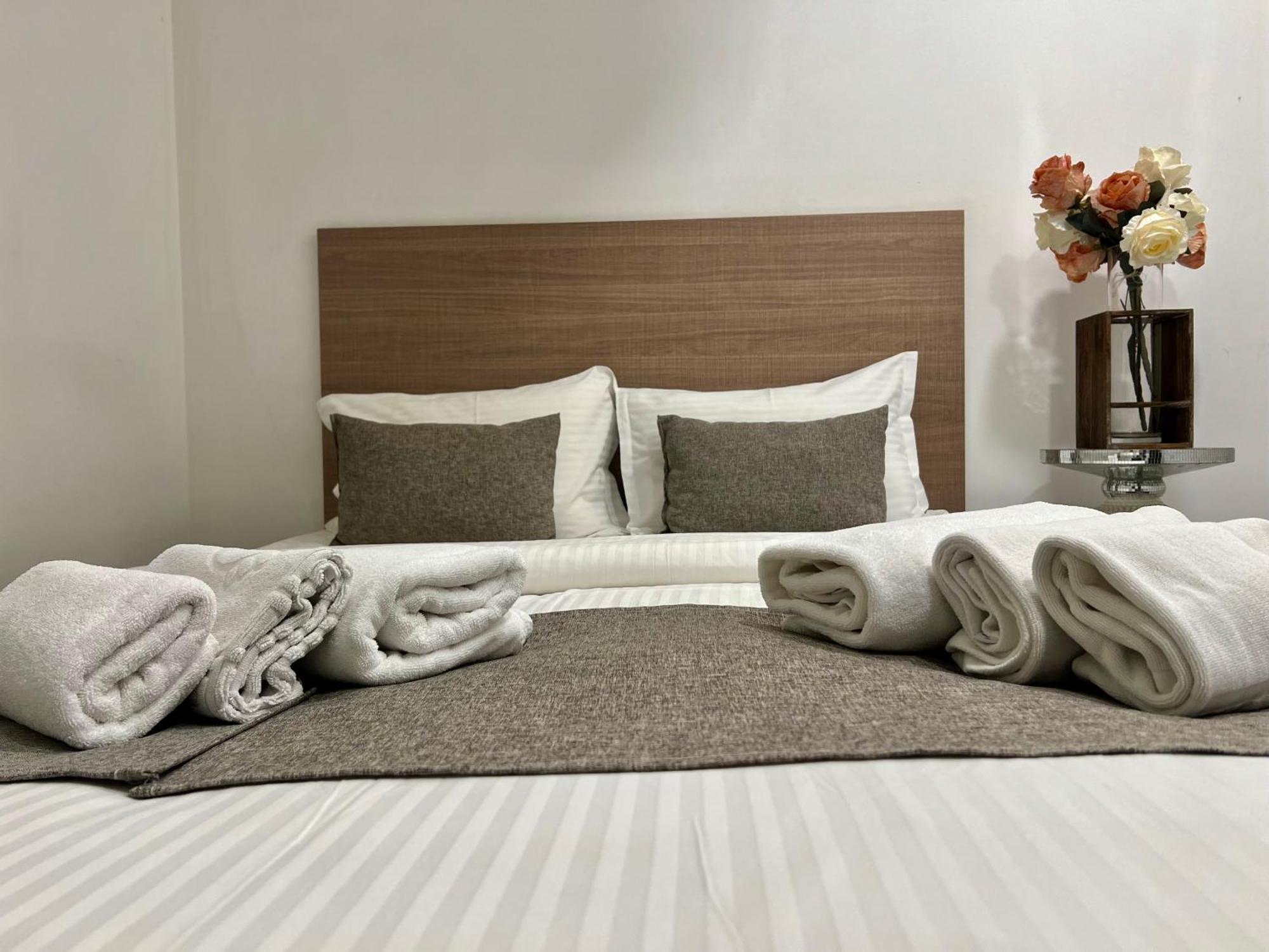 Yvn Tumanyan Apart-Hotel Yerevan Bagian luar foto