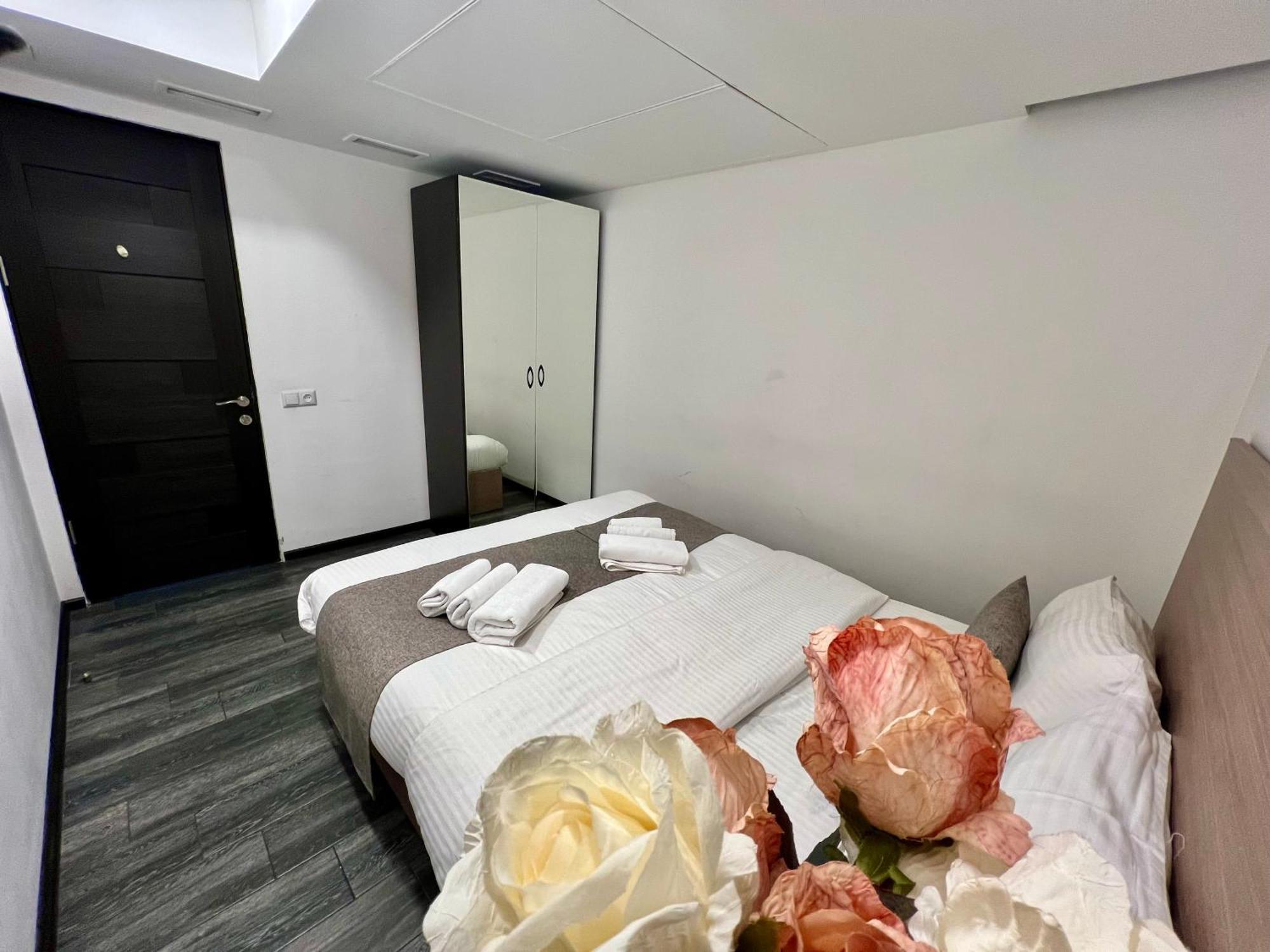 Yvn Tumanyan Apart-Hotel Yerevan Bagian luar foto