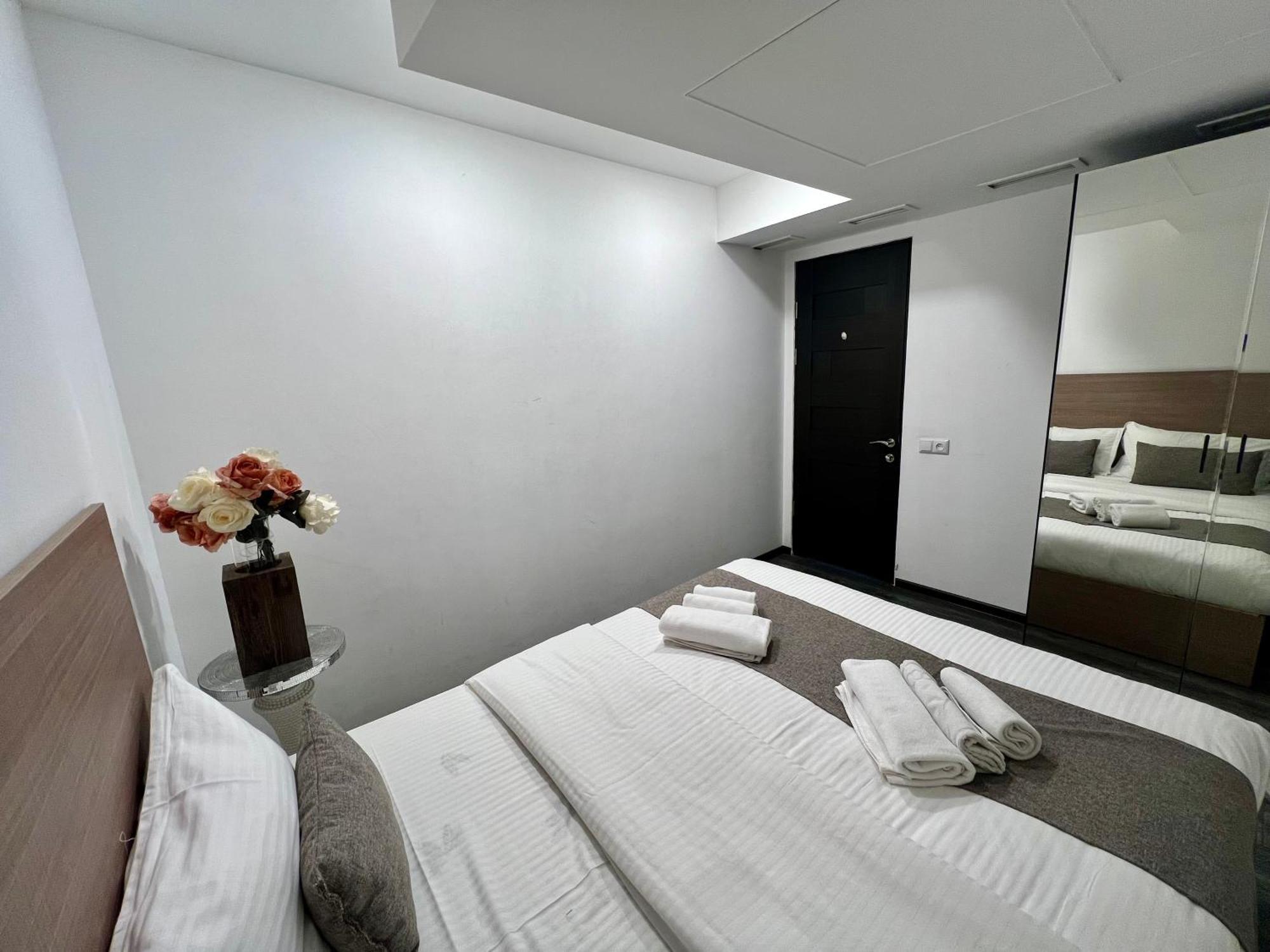 Yvn Tumanyan Apart-Hotel Yerevan Bagian luar foto