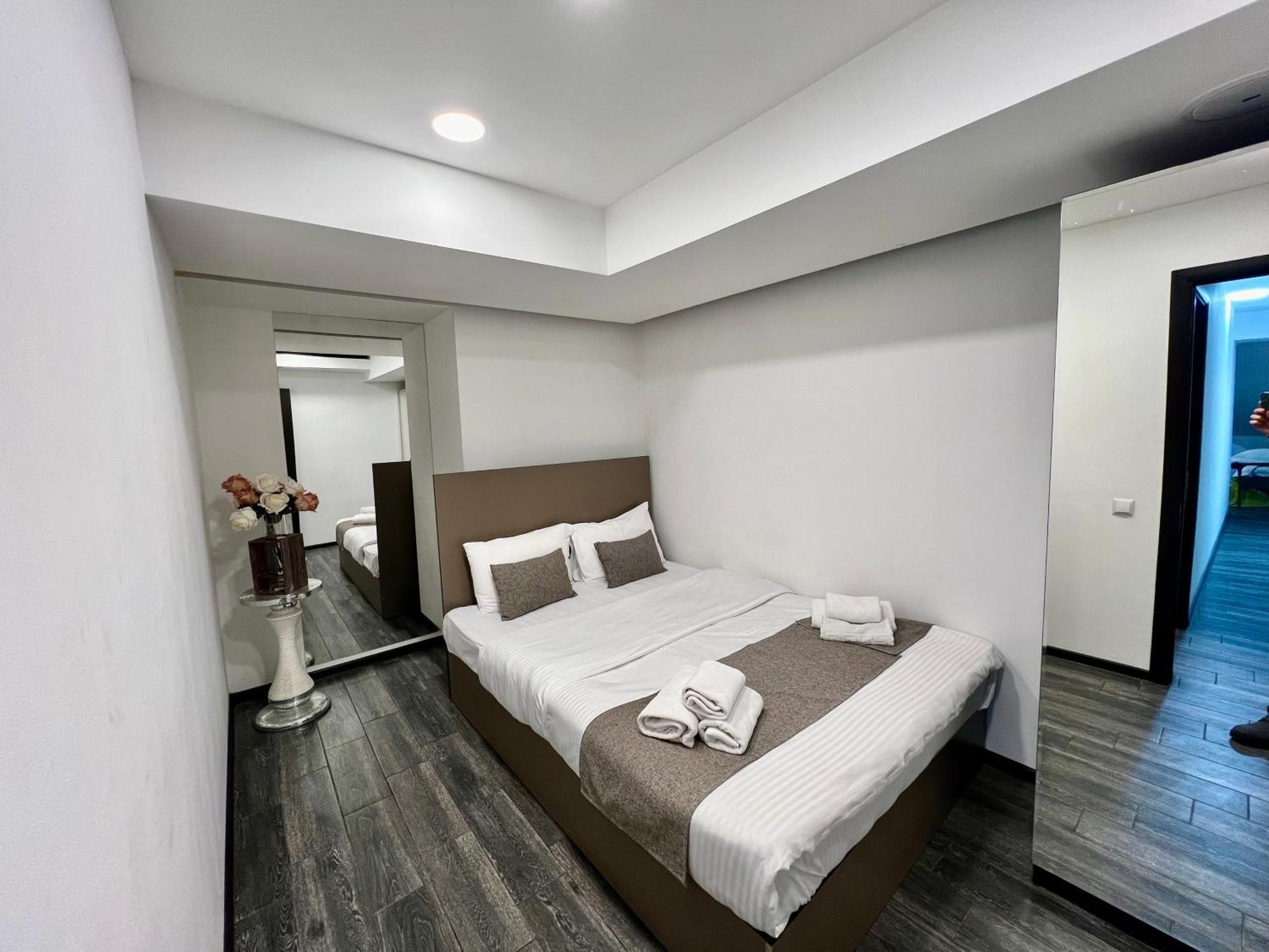 Yvn Tumanyan Apart-Hotel Yerevan Bagian luar foto