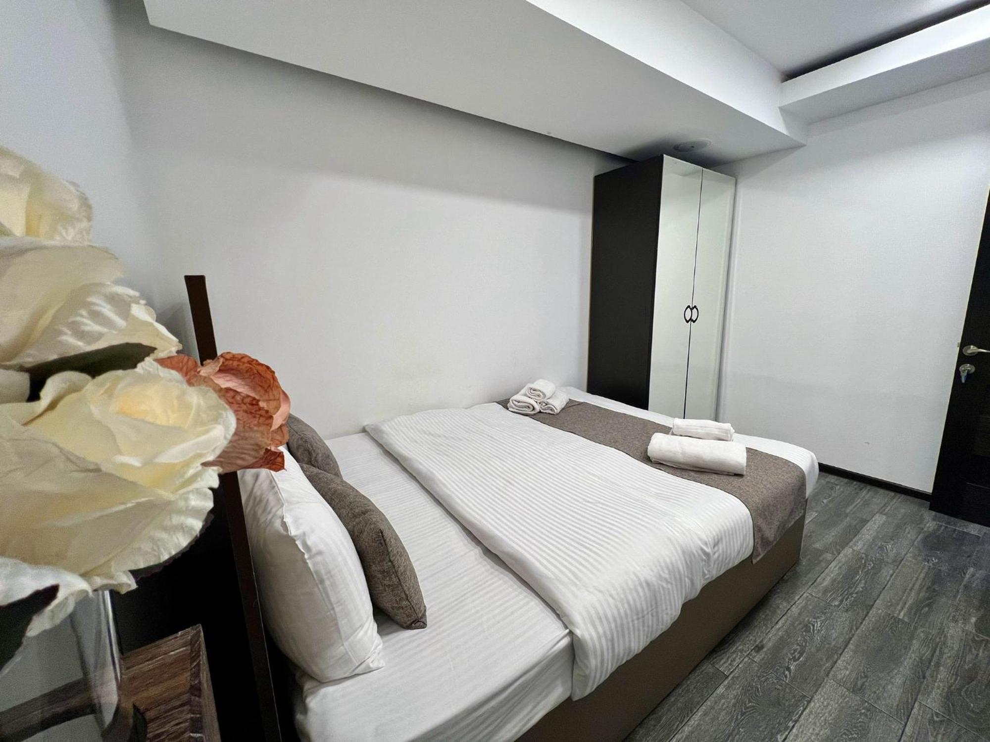 Yvn Tumanyan Apart-Hotel Yerevan Bagian luar foto