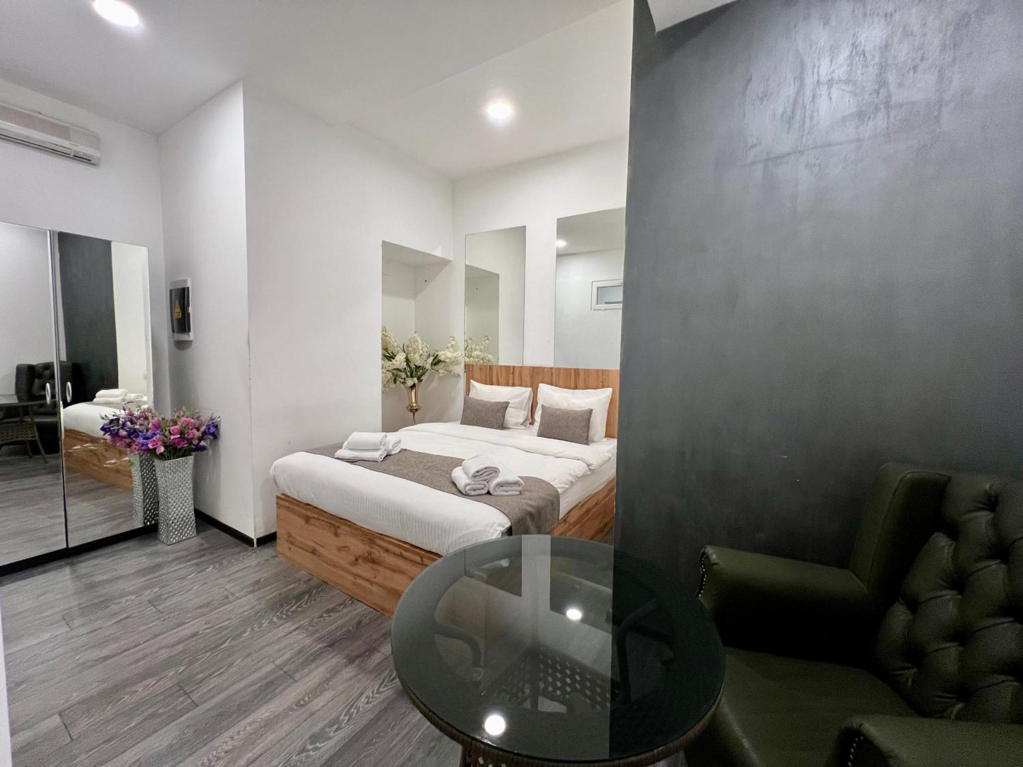 Yvn Tumanyan Apart-Hotel Yerevan Bagian luar foto