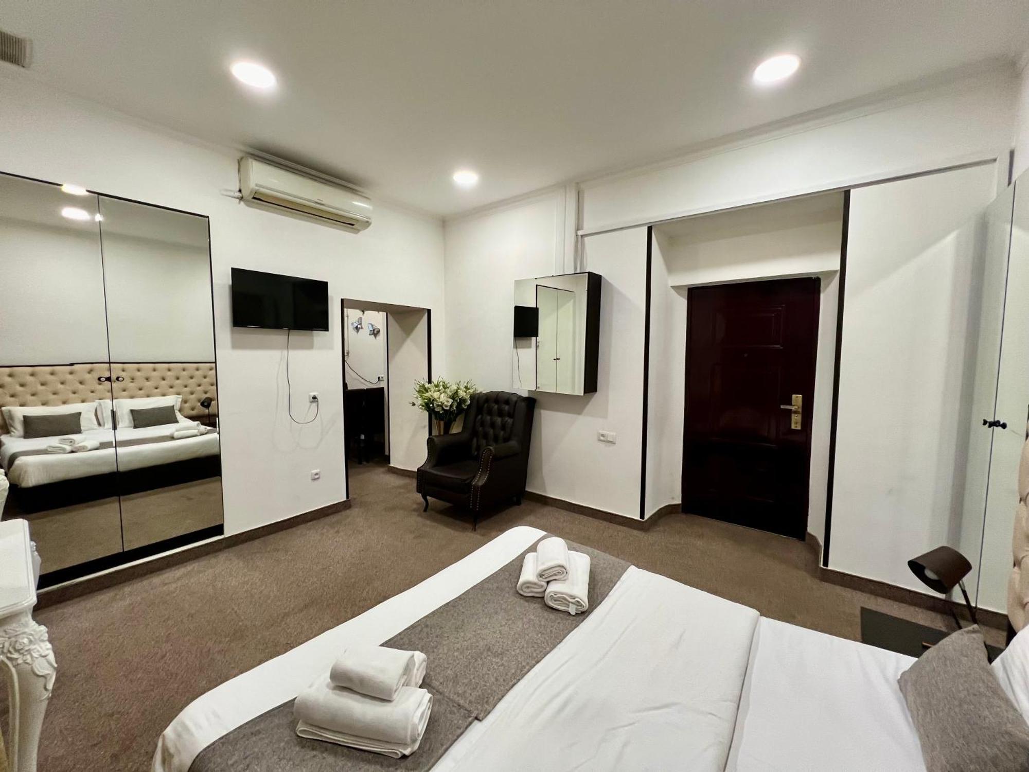 Yvn Tumanyan Apart-Hotel Yerevan Bagian luar foto