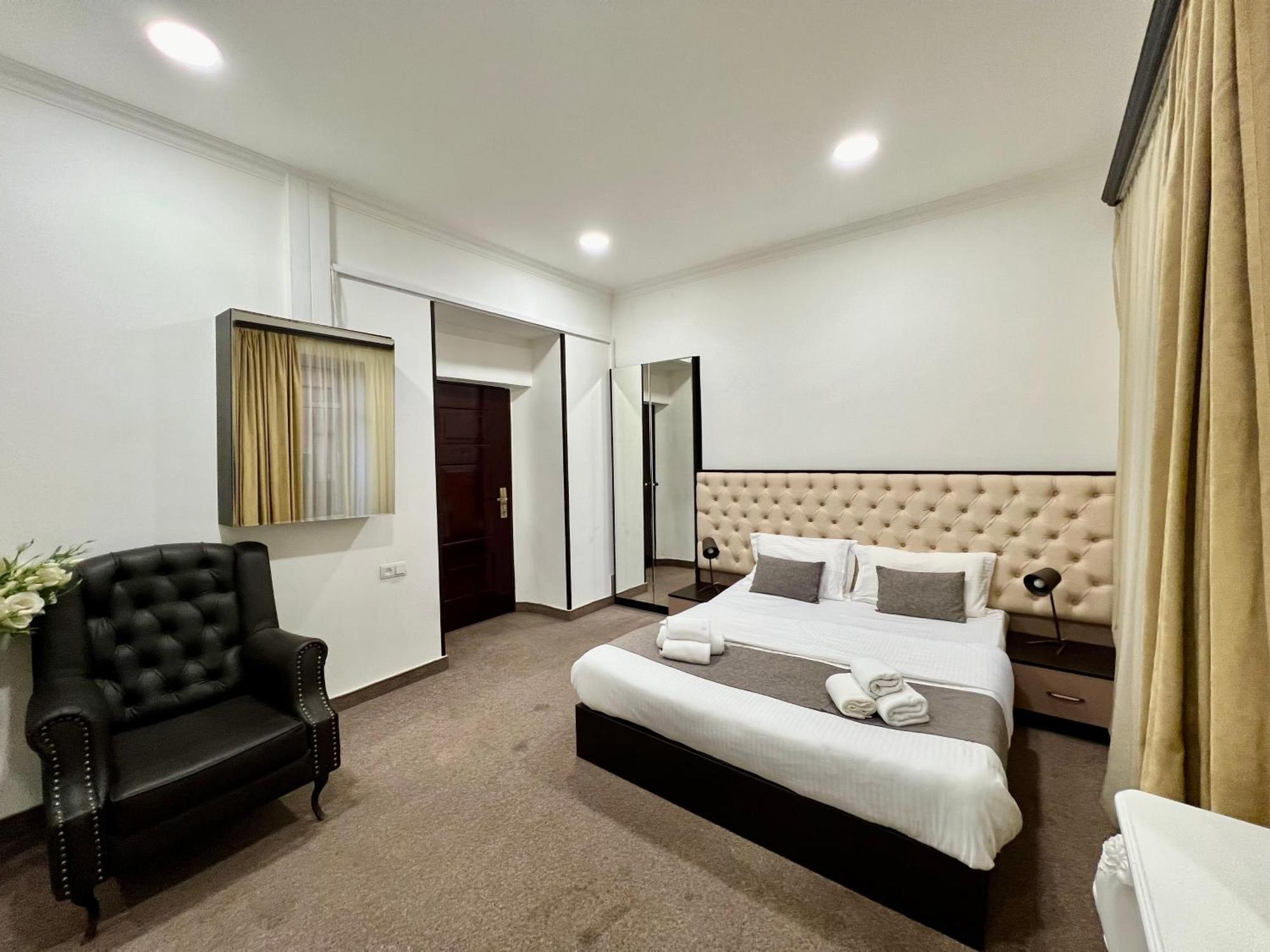Yvn Tumanyan Apart-Hotel Yerevan Bagian luar foto