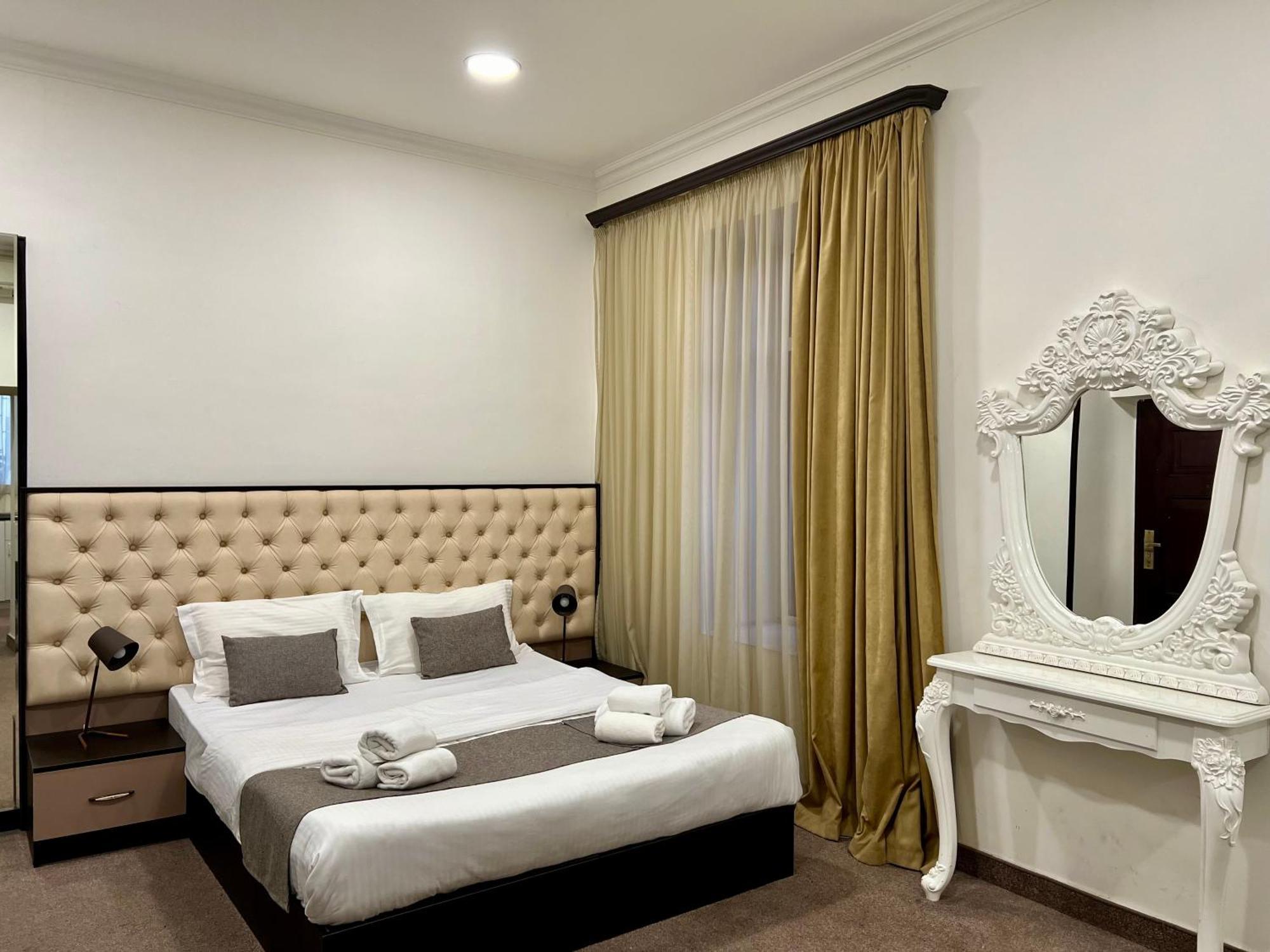 Yvn Tumanyan Apart-Hotel Yerevan Bagian luar foto