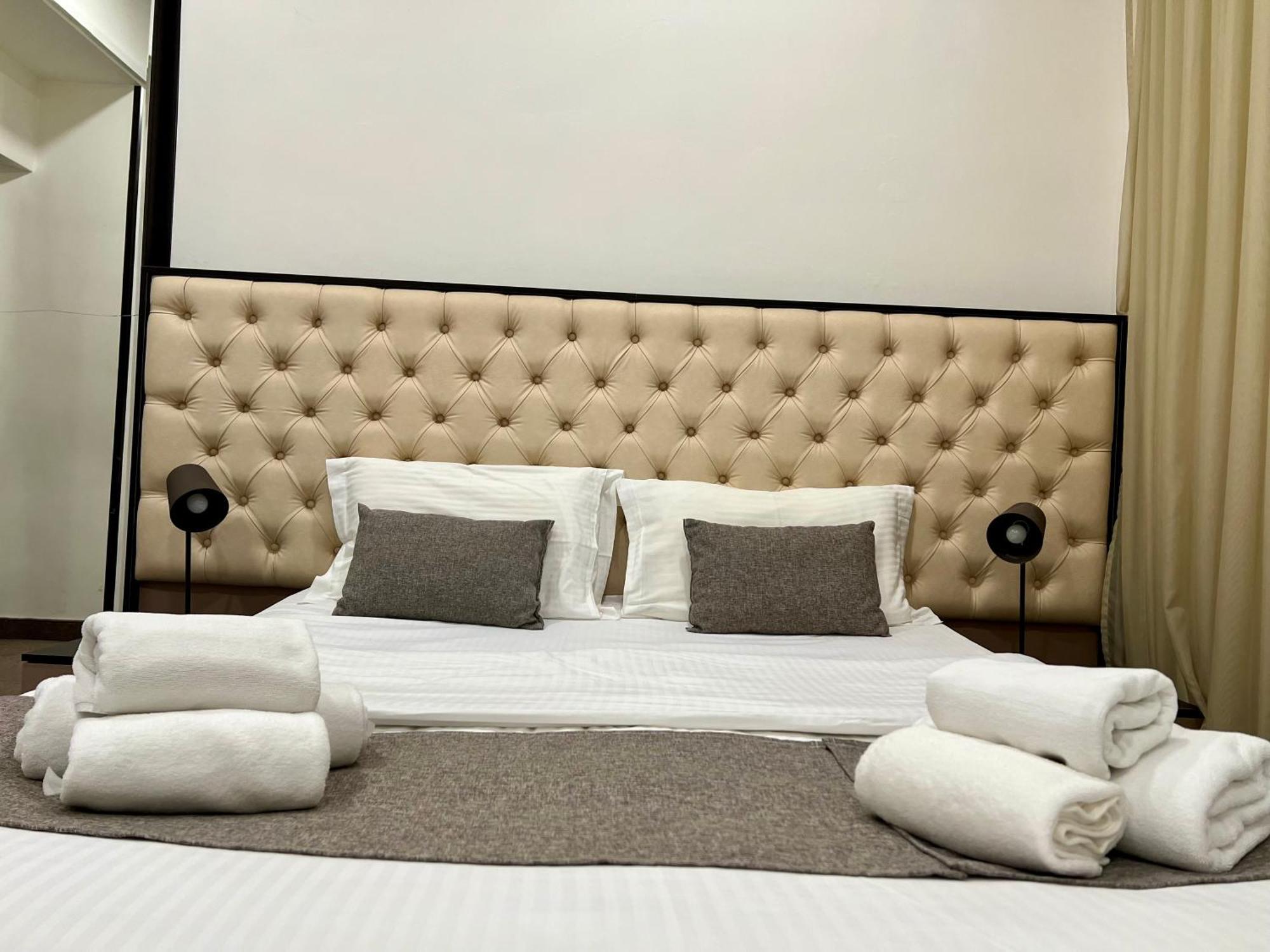 Yvn Tumanyan Apart-Hotel Yerevan Bagian luar foto