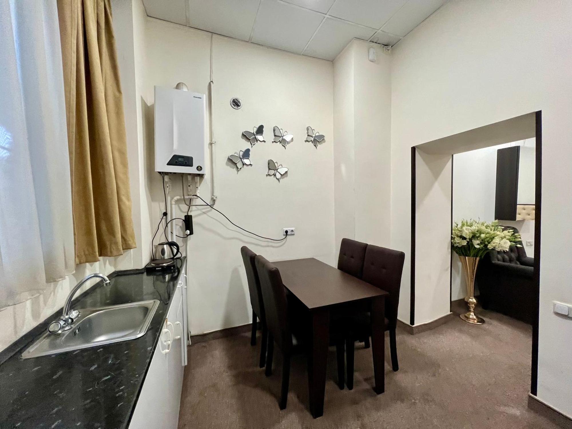 Yvn Tumanyan Apart-Hotel Yerevan Bagian luar foto